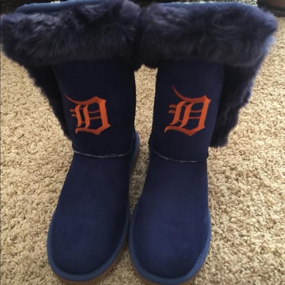 Cuce Shoes Shoes - Cuce Shoes Women's Victorious Boots 💙🧡